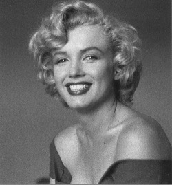 missingmarilyn:  Marilyn Monroe photographed by Jock Carroll, 1952. 