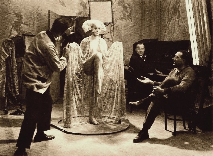 oldhollywood:  Brigitte Helm, Fritz Lang, Heinrich George and assorted cast &amp;