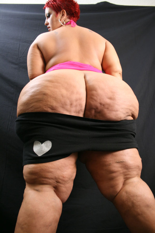 conan77fa:  luvbigwomen:  cherrylicious  http://www.tumblr.com/blog/conan77fahttp://ssbbw-world.over-blog.com