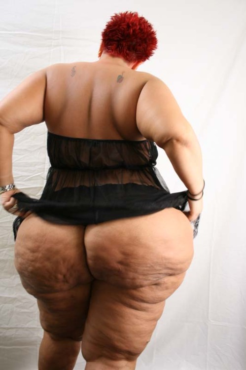 conan77fa:  luvbigwomen:  cherrylicious  http://www.tumblr.com/blog/conan77fahttp://ssbbw-world.over-blog.com