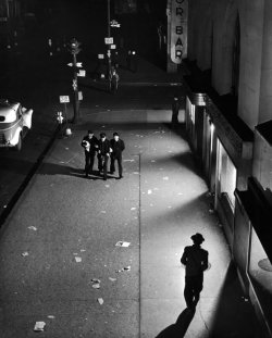 Luzfosca:  Herbert Gehr A Trio Of Sailors Walk Arm In Arm Down A Dimly Lit Street