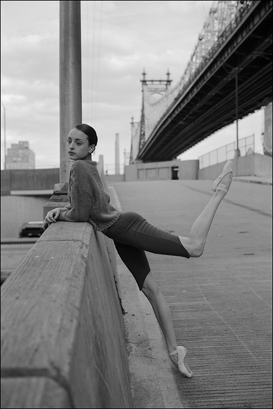 ballerinaproject:  Claire - Queensboro Bridge Capri leggings by VPL Help the continuation