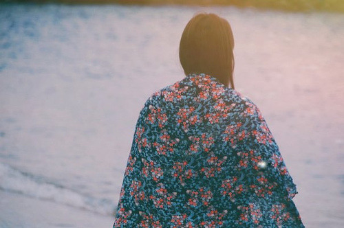 Não dá mais, sei lá, acho que já passei da fase de invisibilidade, quando eu penso que vai ser dessa vez levo novamente uma rasteira da vida, é como se ela quisesse me mostrar que ela é quem manda. Poxa será que eu não mereço ser feliz? Ou melhor