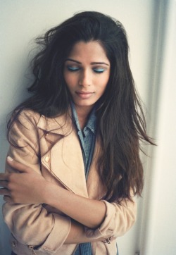 milano-newyork-blog-blog:  Frida Pinto for