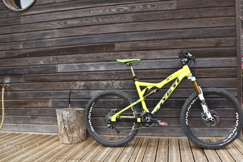 Yeti 575 (via Fred Glo at Fred’s Garage in Cogolin, France - photo by mattwragg - Pinkbike.com