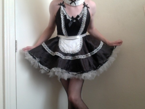 queersissyfairyboy:  What comes after a slutty sunday? Maid Monday, obviously, the day where I get dressed in my uniform like a good girl and clean up all the mess my sissy slut behaviour made the day before! I have always loved maid uniforms and have