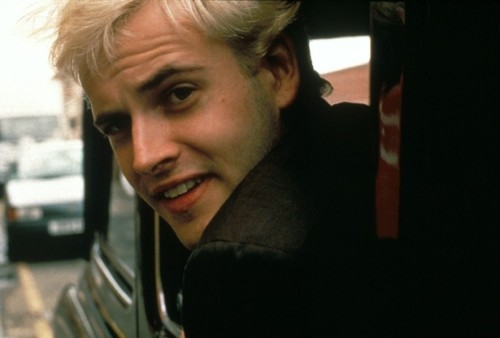 bestillmyraginghormones:  Jonny Lee Miller as Sick Boy in Trainspotting 