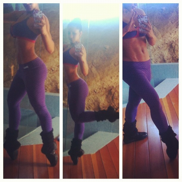 rosaacosta:  I love to workout with these shoes on- Point shoes+ Sneakers (Taken