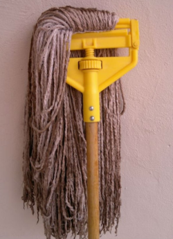 flyingscotsman:  Skrillex looks like a mop.  SWAG!