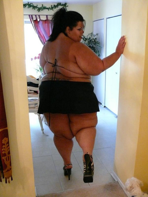 ssbbw-bbw:  Model: Loves SSBBW :)  adult photos