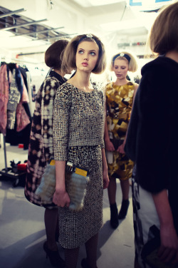 voguelovesme:  backstage at Oscar de la Renta Fall 2012