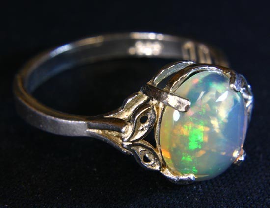 weshouldalljusttotallystabcaesar:  Opal should the stone for engagement rings. Opal