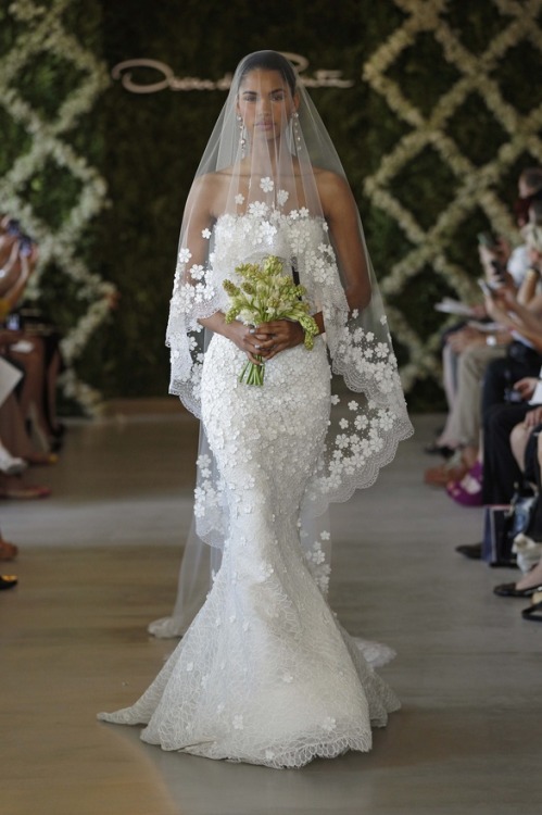 daughterofassata:19-9x:jadoreprettythings:Bridal Fashion Week Spring 2013 | Oscar De La Renta199x*mo