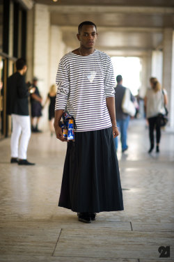 Remember when I said I don&rsquo;t think guys look good in women&rsquo;s clothes? That guy looks good in a skirt