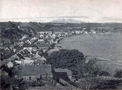 gonzaloohidalgo:  1916 en Puerto Montt by santiagonostalgico on Flickr.A través de Flickr: se trata de un album de fotografias confeccionado por HUME &amp; WALKER Editores, calle Ahumada 357, casilla 286 Santiago. sólo una fotografia indica su autor,