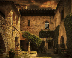 bluepueblo:  Courtyard Ivy, Catalonia, Spain