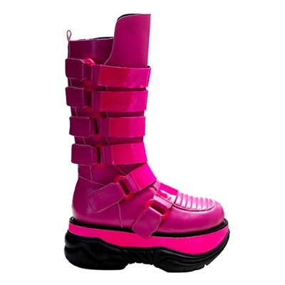 cheap-bliss:  sugarrush-the-neon-cupcake:  Demonia Neptune 310UV Pink boots…I NEED THEM.  how funny! My friend danielle, (sugarrush) got these last week as a present <3  Want.
