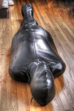 lairtherubear:  &lt;drool&gt; superb tailoring &lt;drool&gt;   Very nicely made
