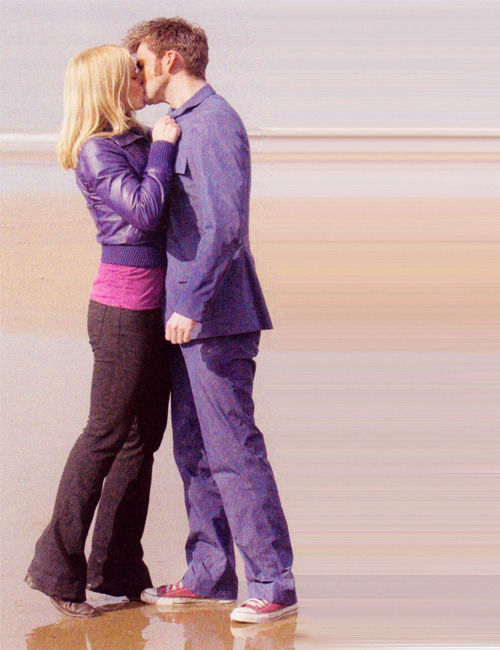 tentooxroseforever:doctorandroseinatardis:lunaseemoony:buffyann23:berryban:rose-tyler-and-her-doctor