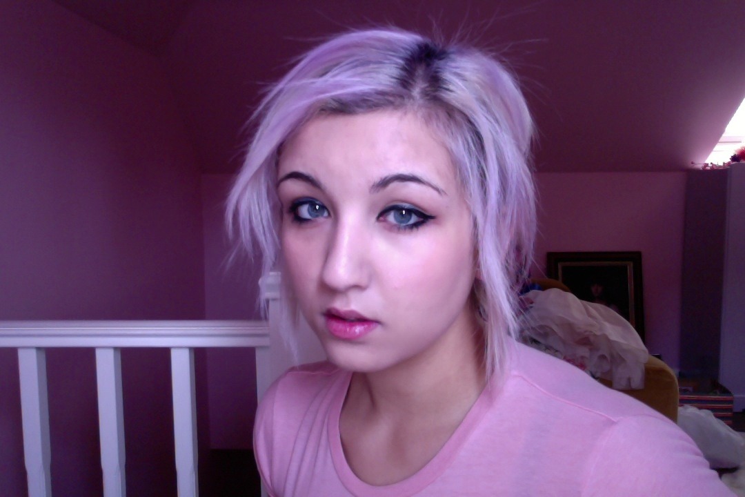 i dyed my hair lilac yesterday and i like it. but the back of it didn&rsquo;t