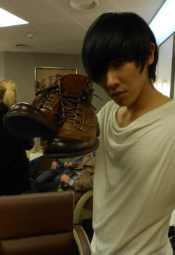 blaqtemptation:  [17/04/12] [FOTO] Joon patriocinando