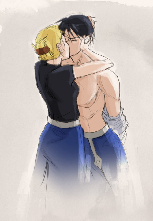 legendoftoph:  writerchic6:  casinoroyai:  well  FUCK  yay…*drools* i love royai but shirtless!Roy is almost better.   