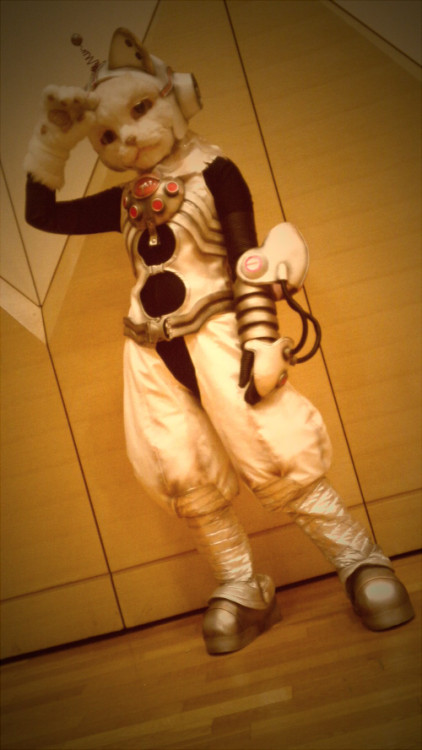 ratboigles:  cosmicnaut:  tehmutt:  GORGEOUS “Space Cat” by Japanese fursuiter ●ピグ● (“Pigu”)  Lookit that face. <3Some photos found in their FA gallery as well.  holy shit fgjslghkghj  What a good fursuit!! 