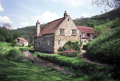 bluepueblo:  Stone Cottage, Yorkshire, England photo via theduchess 