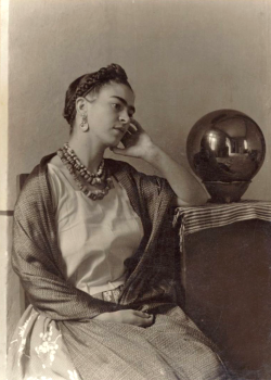 vintagemarlene:  frida kahlo portrait by alvarez bravo (www.earlypics.com) 