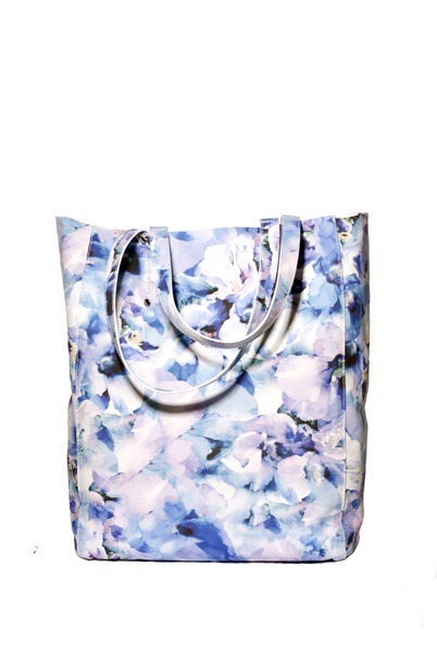 oh, to tote this tote! i’d fill it with art supplies…or books…or a jumprope and frisbee.