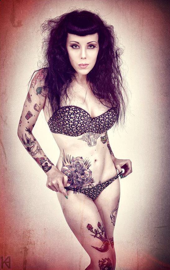 ohmygodbeautifulbitches:  Miss Voodoo Valentine 