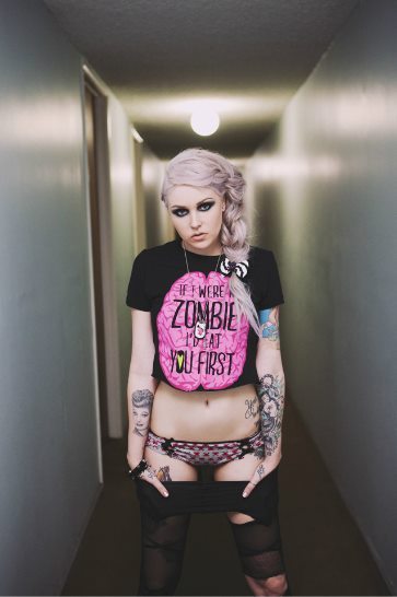 kristenlegsleanne:  If I were a zombie, I’d eat you first <3 (photo for Hottopic by www.ShowTheWork.com) 