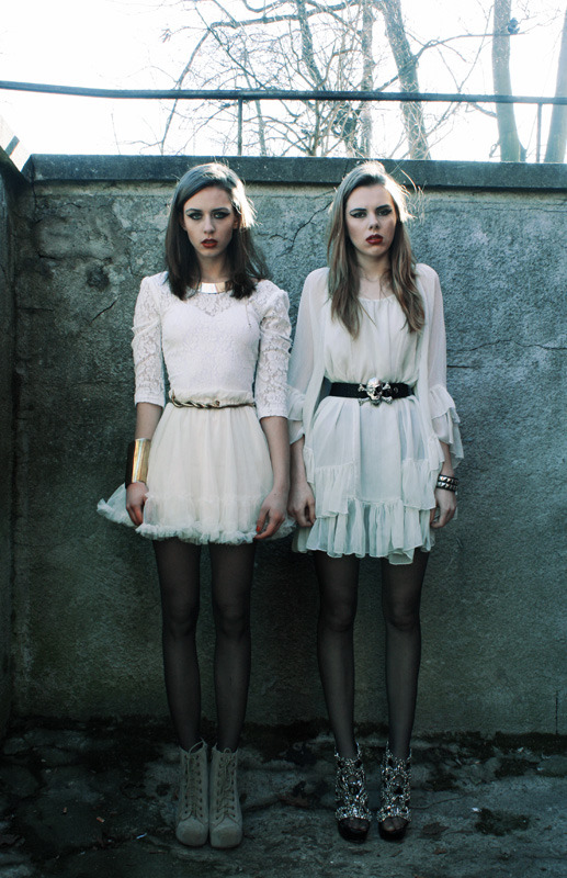 4-n-g-l-e-s:  Lovely Fashion. ☨ 
