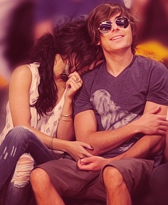 mavalovera:  wonderlass:  amazing  mavalovera:  I miss ZANESSA. Omg bring me back