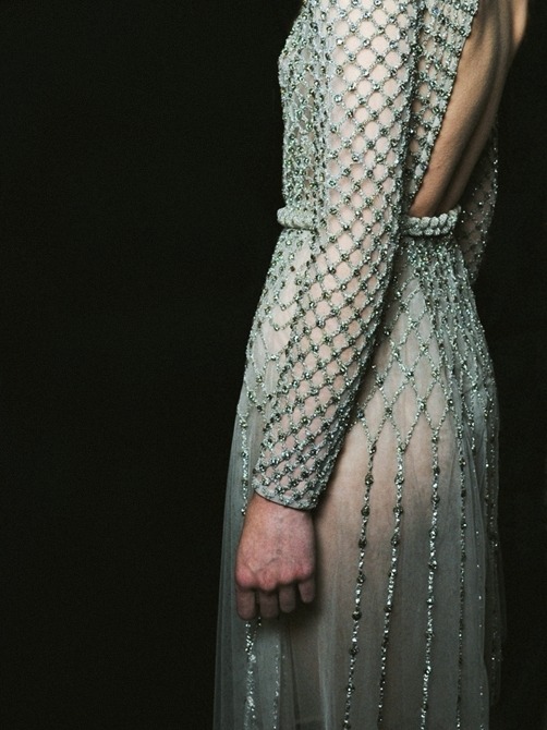 voguelovesme:  texturesandtextiles:  Valentino Haute Couture, Fall/Winter 2011  