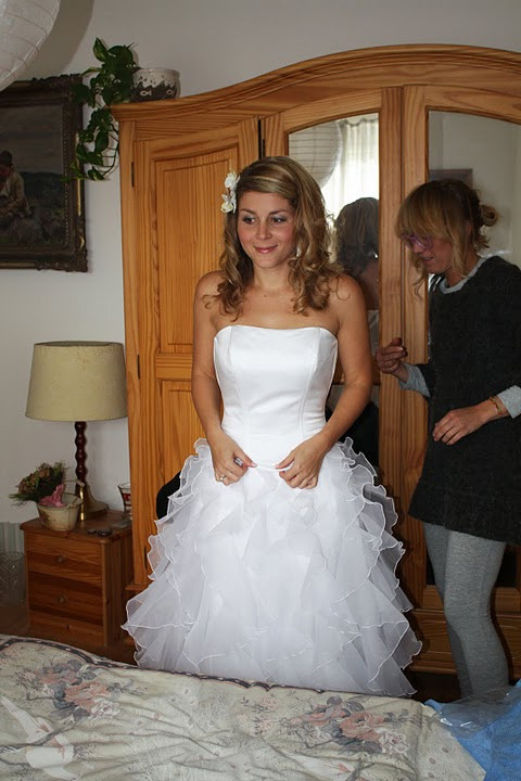 runflyrun:  Vanessa getting ready for the wedding ceremony. 