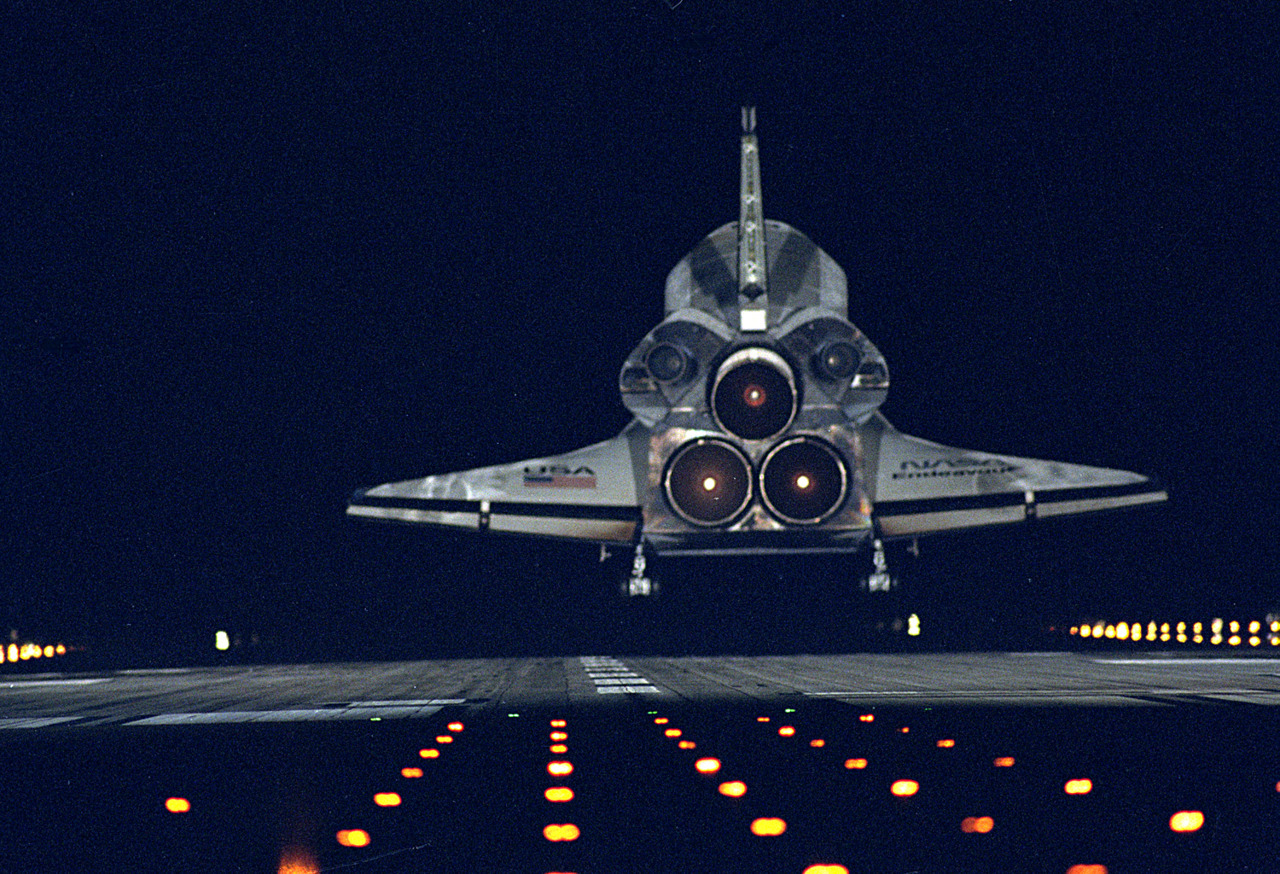 fuckyeahspaceexploration:  STS-72 landing 