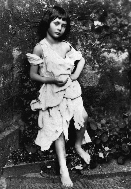 theoddmentemporium:  Alice Liddell dressed up as a beggar-maid. Photo by Lewis Carroll (1858).