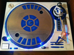 dovefeatheredraven:  Star Wars Turntable!!!!!