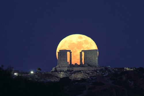 hippiehideaway:Moonrise and the temple of Poseidon at Sounio, Greece