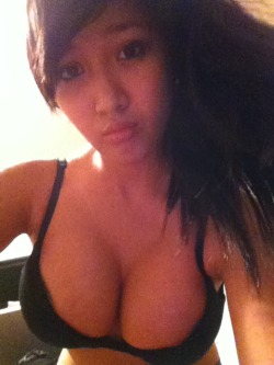 amycharltons:  amycharltons:  just amy late topless tuesday &lt;3 http://amycharltons.tumblr.com/  reblogging myself 