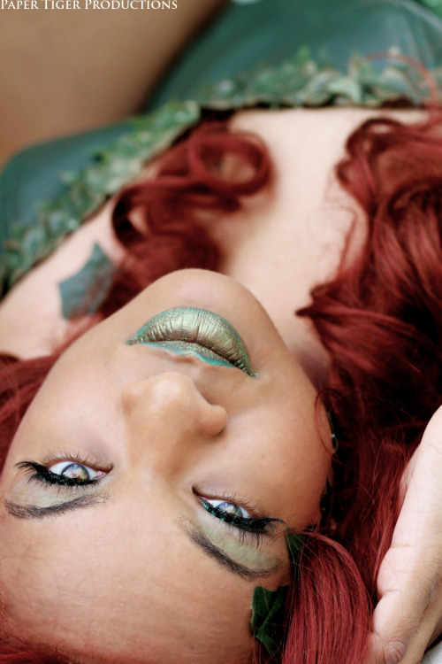 geekgirlsmash:  papertigerphoto:  Poison Ivy; DC Universe Cosplayer: Coconut Jacobs  I need to know what she’s wearing on her lips. 