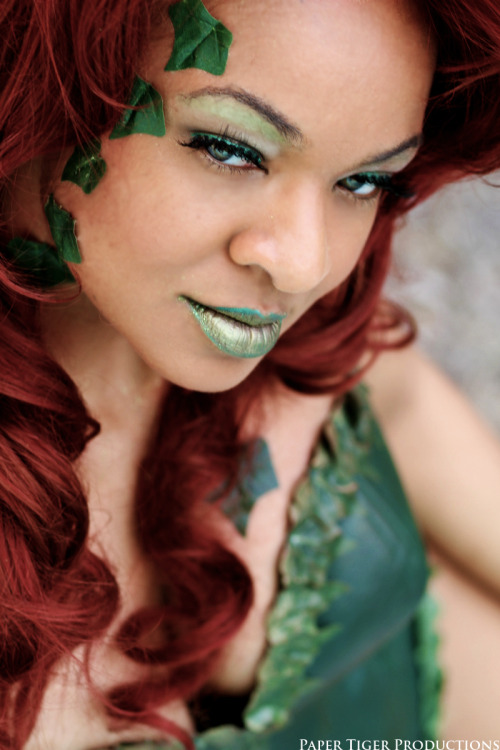 geekgirlsmash:  papertigerphoto:  Poison Ivy; DC Universe Cosplayer: Coconut Jacobs  I need to know what she’s wearing on her lips. 