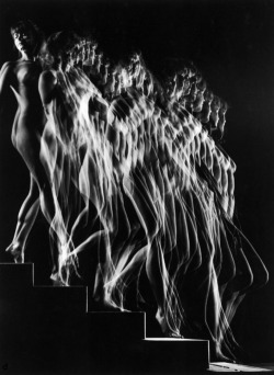 Denise-Puchol:  “Nude Descends A Staircase” Gjon Mili 1943 