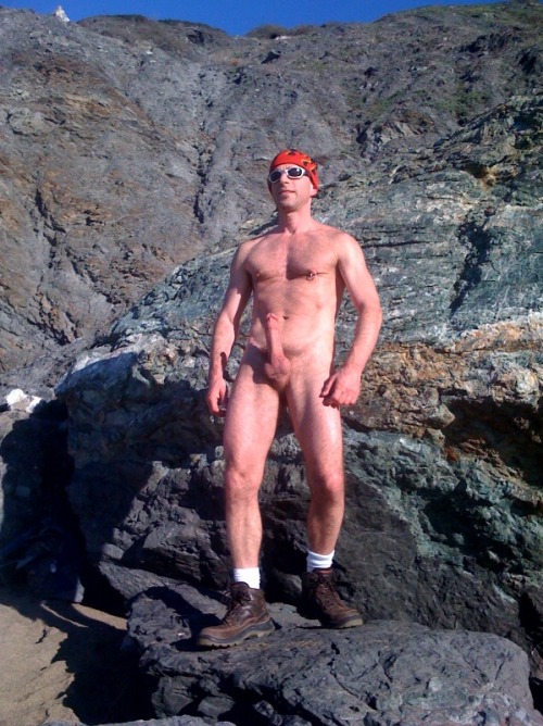 weiners-r-us:  I’ve seen him in some amateur vids before, not bad.  Rock hard…