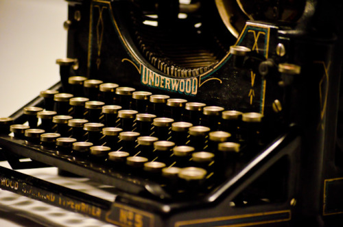 lostsplendor:Underwood Typewriter by  Shawn Cummins Portfolio)