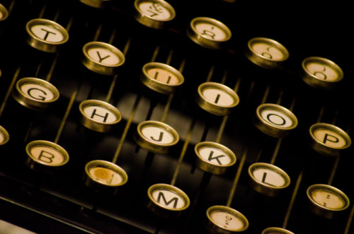 lostsplendor:Underwood Typewriter by  Shawn Cummins Portfolio)