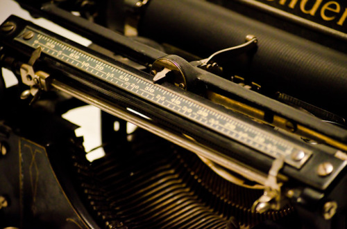 lostsplendor:Underwood Typewriter by  Shawn Cummins Portfolio)