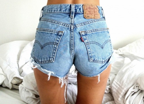 back-to-neverland: m-angospray: cocon-ut: what-do-i-wear: Levi’s 501 (image: victoriatornegren) 