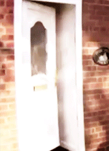 harrystylesdaily:  9 pics/gifs of harry styles being an inconsiderate asshole 